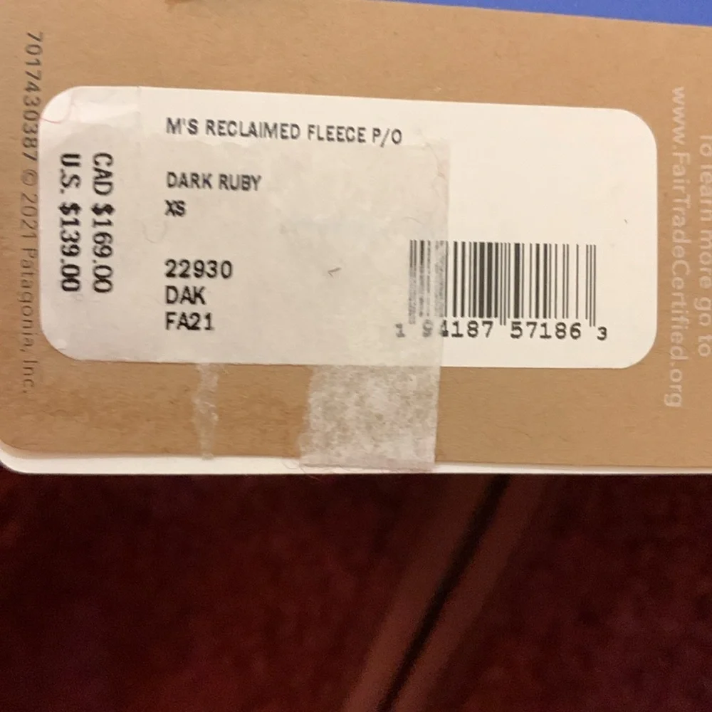 NWT Patagonia reclaimed fleece pull over in dark ruby - Picture 4 of 6